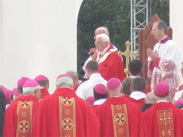 le pape à Lourdes
